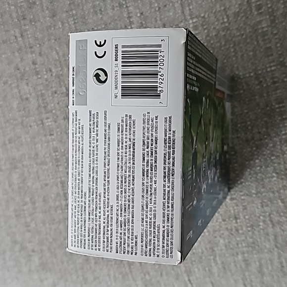 NEW! Aaron Rodgers Madden Ultimate Team Series figurine - Picture 6 of 6